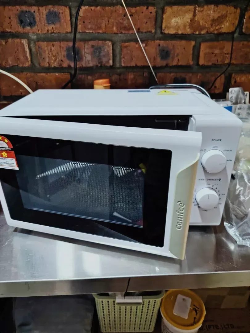 Ruang dalaman Comfee Microwave Oven 20L