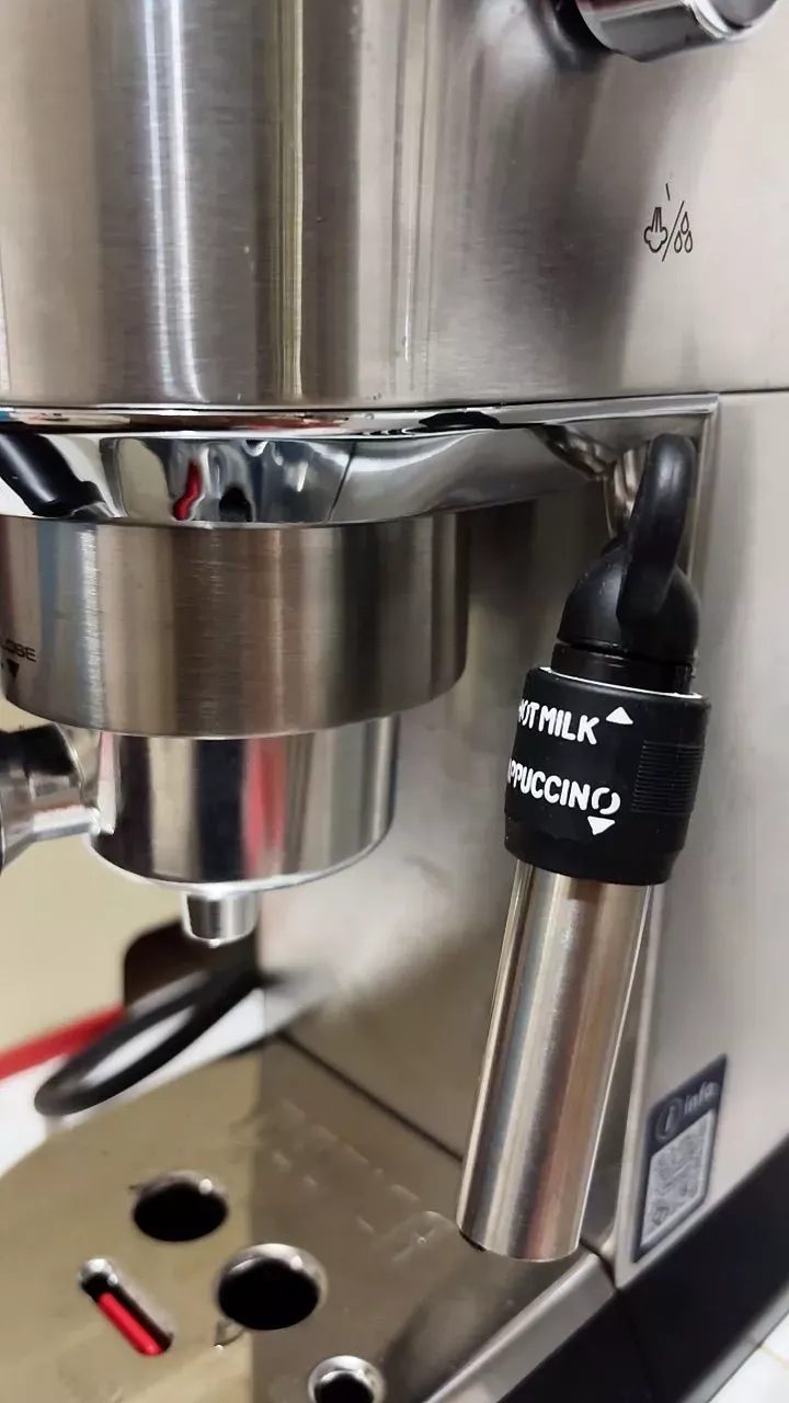 Kemasan stainless steel De'Longhi Dedica EC685M