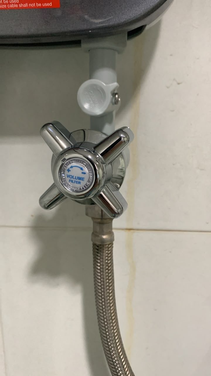 Valve ¼ turn dengan built-in filter pada water heater Joven