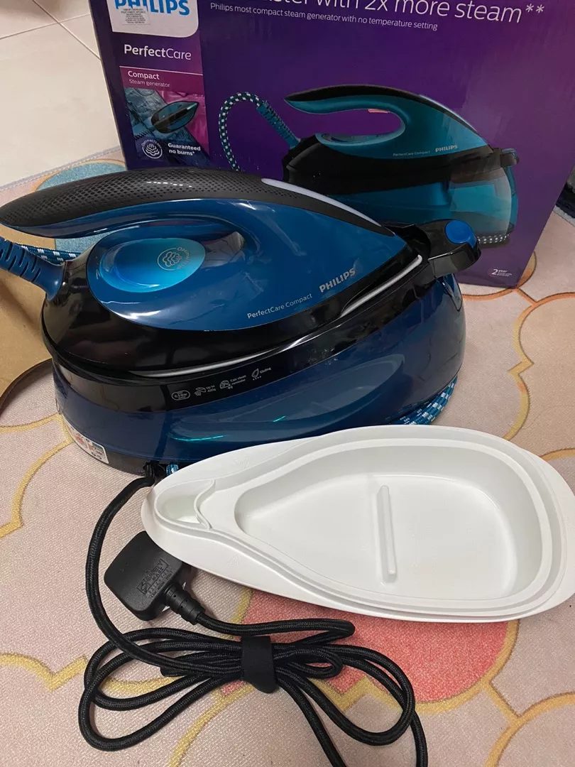 Set lengkap Philips PSG4020/20 bersama base station, kabel dan bekas putih
