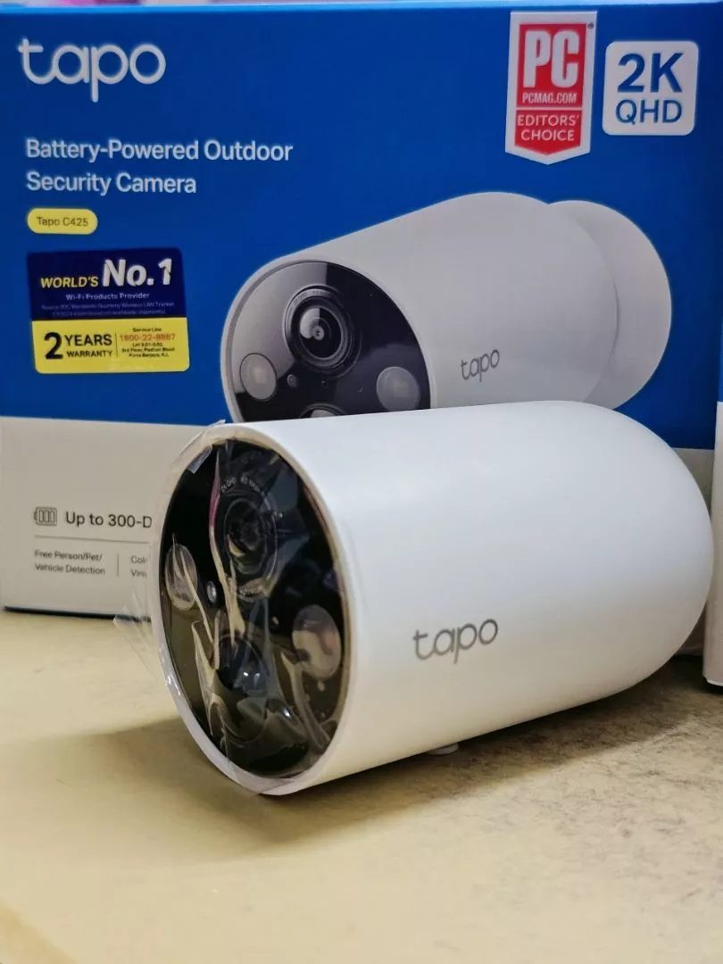 Kotak Tapo C425 bersama kamera 2K QHD