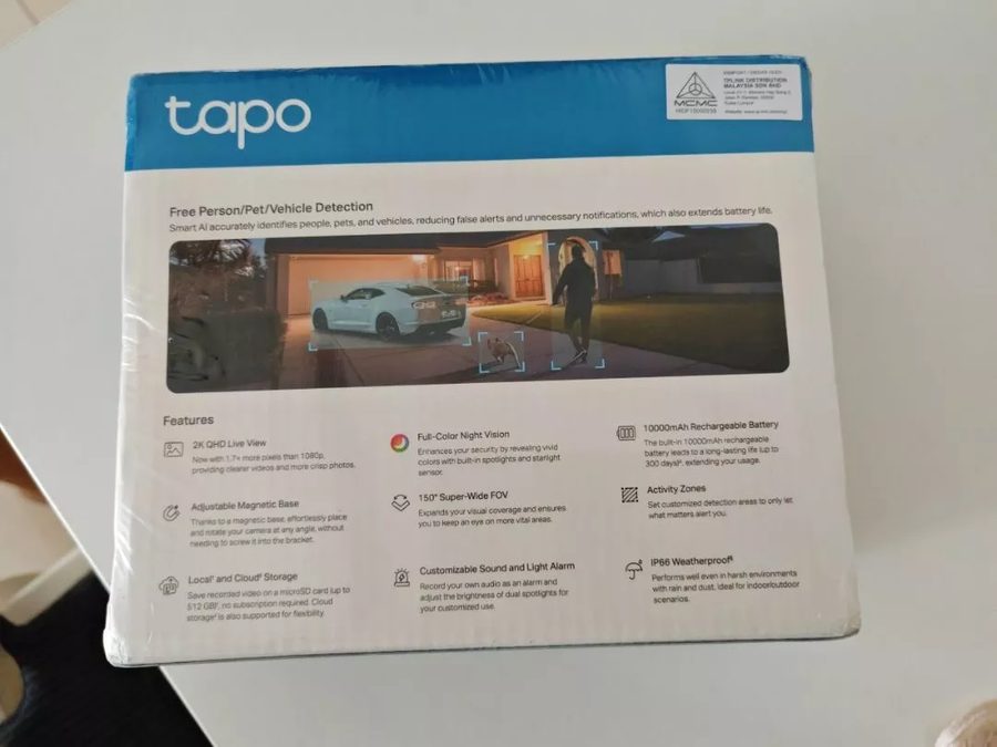Bahagian belakang kotak Tapo C425 dengan senarai feature